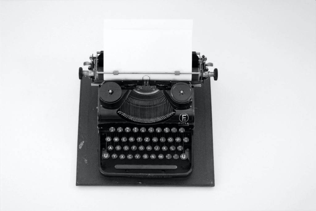 Picture of a typewriter as illustration of a contact form